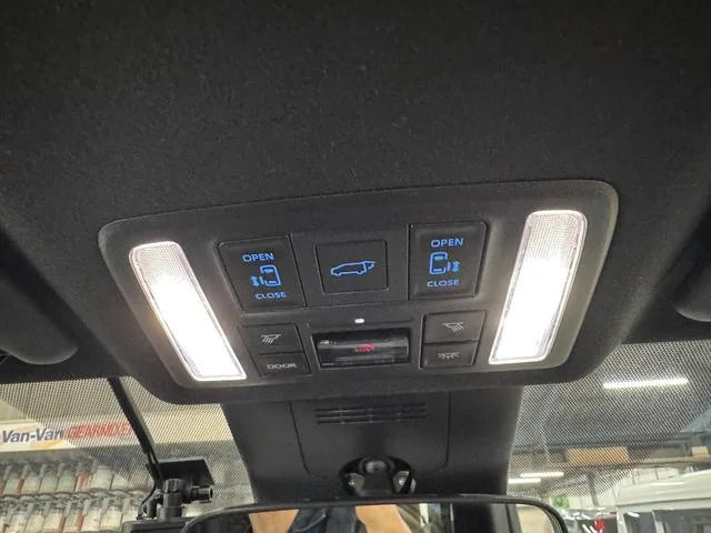 Toyota VOXY HYBRID S-Z 2023 — миниатюра 4