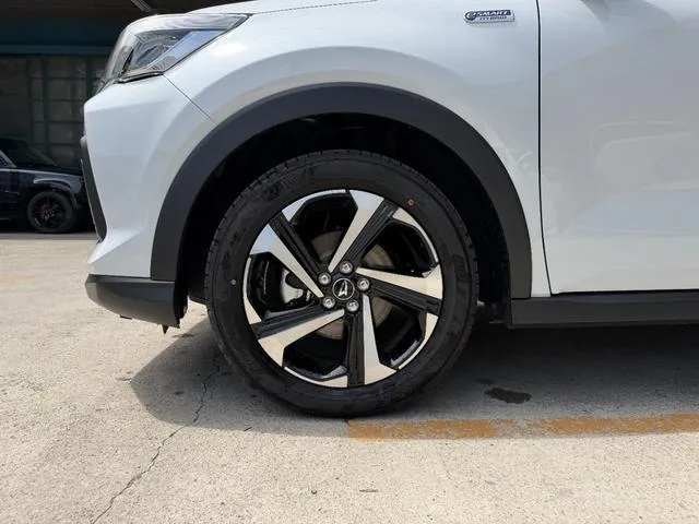 Daihatsu ROCKY PREMIUM G HEV 2026 — миниатюра 4