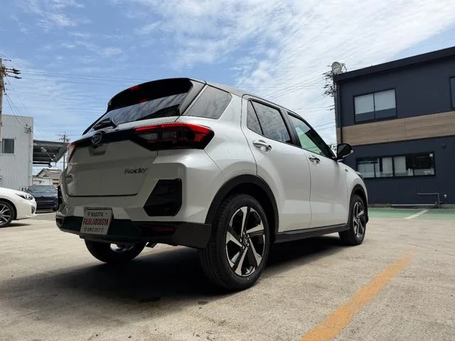 Daihatsu ROCKY PREMIUM G HEV 2026 — миниатюра 5