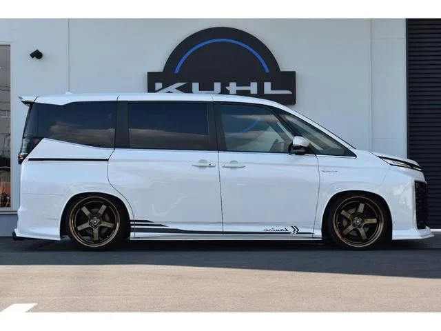 Toyota VOXY 2022 — миниатюра 3