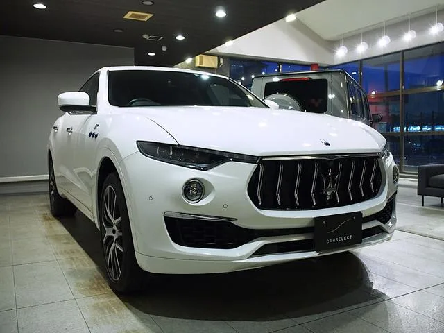 Maserati LEVANTE GT HYBRID 2022 — фото 1, купить с доставкой в Москву