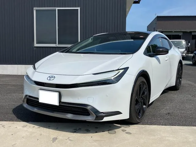 Toyota PRIUS Z 2023 — фото 1, купить с доставкой в Москву