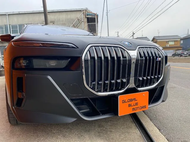 BMW i7 M70 X DRIVE 2024 — миниатюра 2