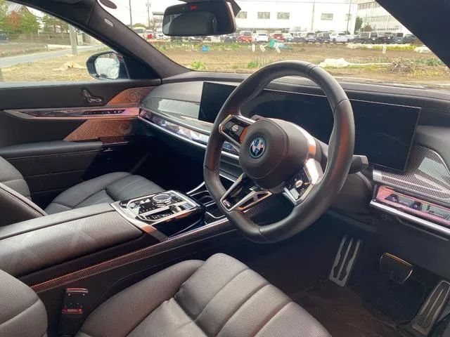 BMW i7 M70 X DRIVE 2024 — миниатюра 5