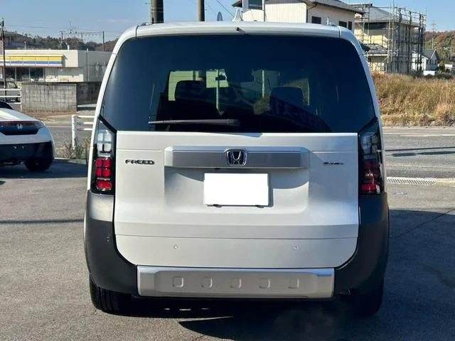 Honda FREED E:HEV CROSSTAR 2025 — миниатюра 2