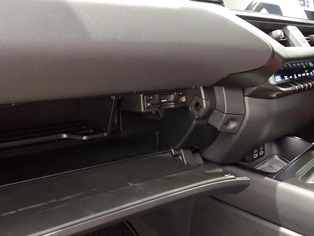 Lexus UX UX250H F SPORT EMOTIONAL EXPLORER 2023 — миниатюра 5