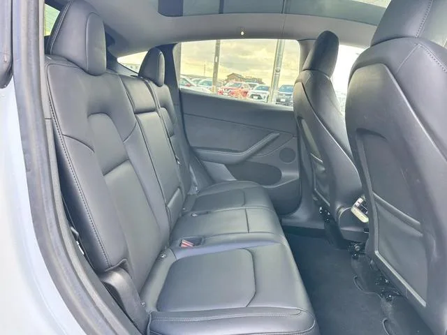 Tesla Model Y RWD 2023 — миниатюра 3