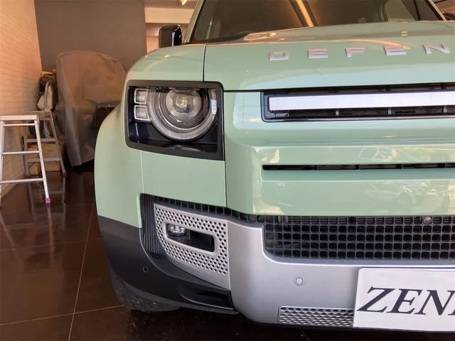 Land Rover DEFENDER 110 75TH LIMITED EDITION 2023 — миниатюра 2