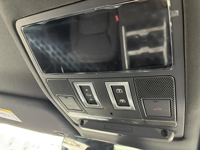 Land Rover Defender 90X-DYNAMIC HSE D350 2025 — миниатюра 3