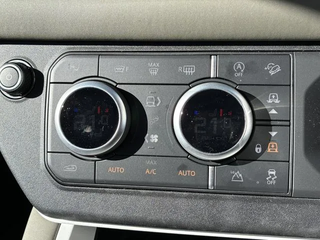 Land Rover Defender 110X-DYNAMIC SE P300 2025 — миниатюра 3