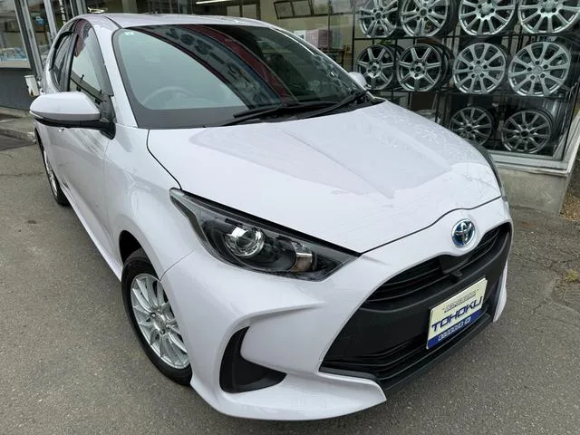 Toyota Yaris HYBRID G 2023 — фото 1, купить с доставкой в Москву