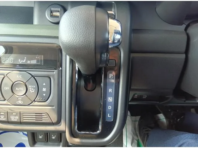 Suzuki SPACIA GEAR HYBRID XZ 2024 — миниатюра 5