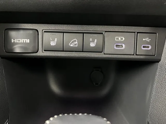 Toyota YARIS CROSS HYBRID Z 2024 — миниатюра 3