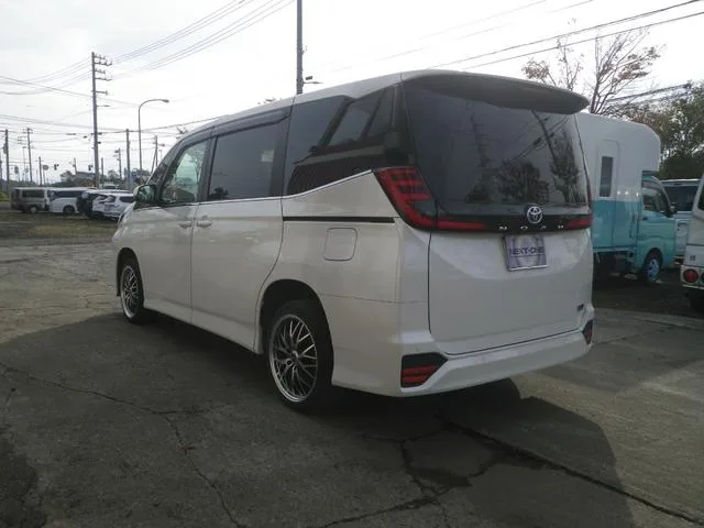 Toyota NOAH HYBRID S-Z 2023 — миниатюра 2