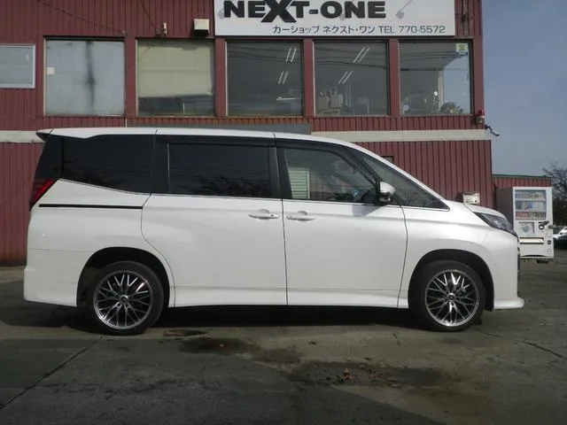 Toyota NOAH HYBRID S-Z 2023 — миниатюра 3