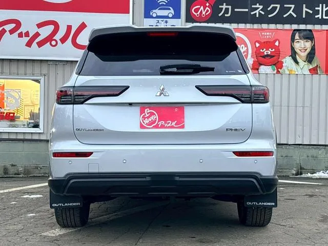 Mitsubishi OUTLANDER PHEV P EXECUTIVE PACKAGE 2024 — миниатюра 3