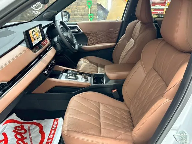 Mitsubishi OUTLANDER PHEV P EXECUTIVE PACKAGE 2024 — миниатюра 4