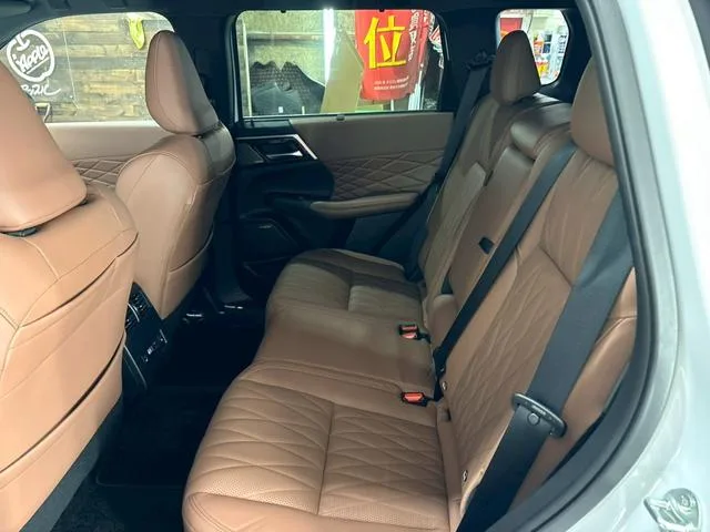 Mitsubishi OUTLANDER PHEV P EXECUTIVE PACKAGE 2024 — миниатюра 5