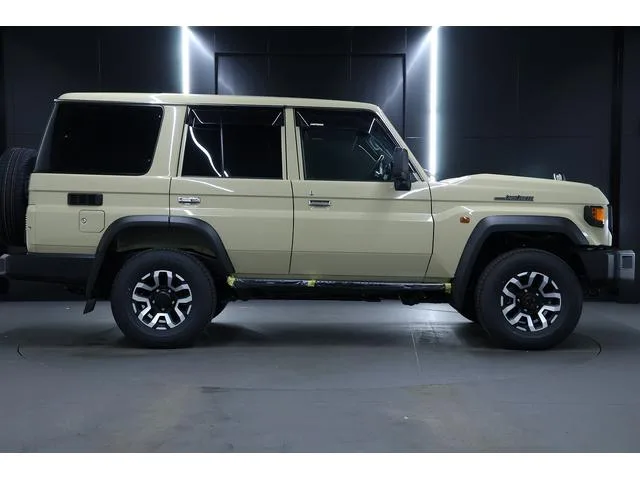 Toyota LAND CRUISER 70 AX 2026 — миниатюра 2
