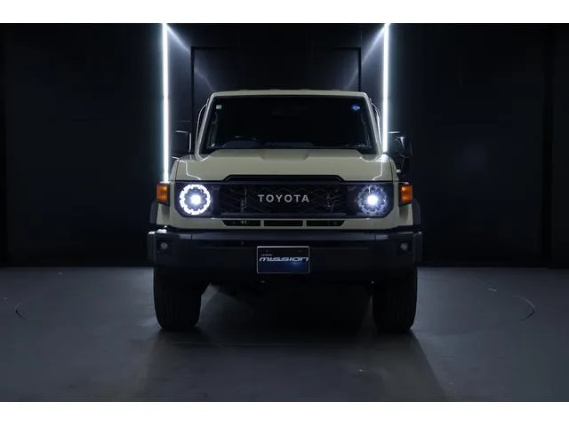 Toyota LAND CRUISER 70 AX 2026 — фото 1, купить с доставкой в Москву