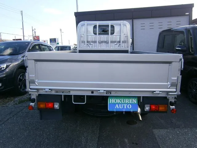 Hino DUTRO 2025 — миниатюра 2