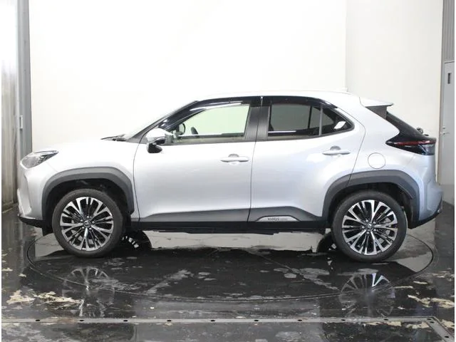 Toyota YARIS CROSS HYBRID Z ADVENTURE 2023 — миниатюра 3