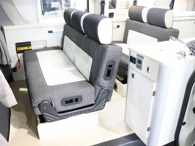 Toyota HIACE VAN 2025 — миниатюра 3