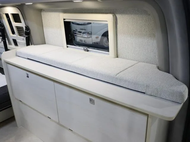 Toyota HIACE VAN 2025 — миниатюра 5