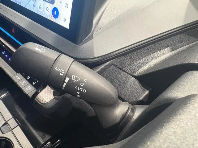 Toyota Prius Z 2023 — миниатюра 3