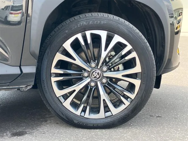 Toyota YARIS CROSS HYBRID Z 2023 — миниатюра 3