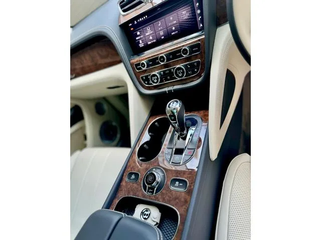 Bentley BENTAYGA SPEED 2023 — миниатюра 4