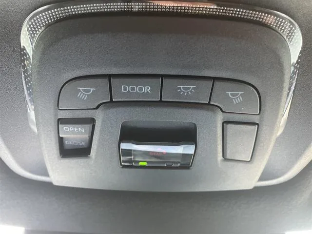 Toyota CorollaCross HYBRID Z 2025 — миниатюра 5