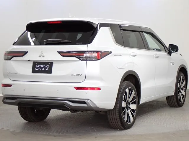 Mitsubishi OUTLANDER PHEV P EXECUTIVE PACKAGE 2024 — миниатюра 3