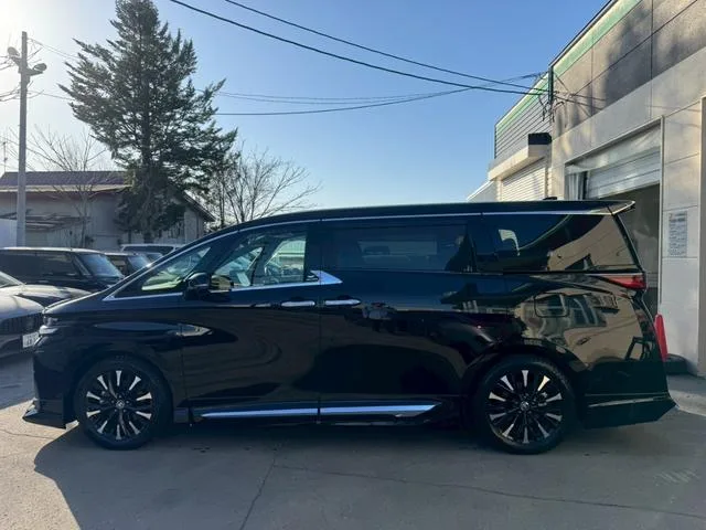 Toyota VELLFIRE HYBRID EXECUTIVE LOUNGE 2025 — миниатюра 3