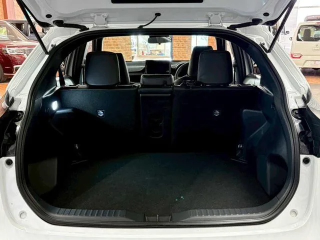 Toyota YARIS CROSS HYBRID Z 2025 — миниатюра 5