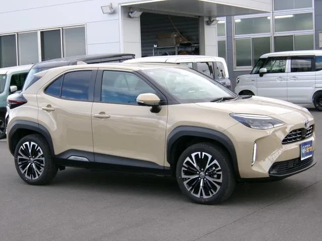 Toyota YARIS CROSS HYBRID Z 2025 — миниатюра 3