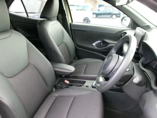 Toyota YARIS CROSS HYBRID Z 2025 — миниатюра 4