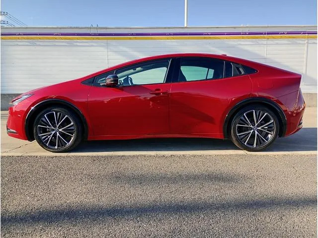 Toyota Prius Z 2023 — миниатюра 3