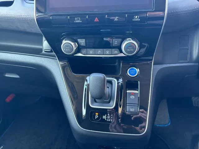 Nissan SERENA E-POWER HIGHWAY STAR V 2022 — миниатюра 2