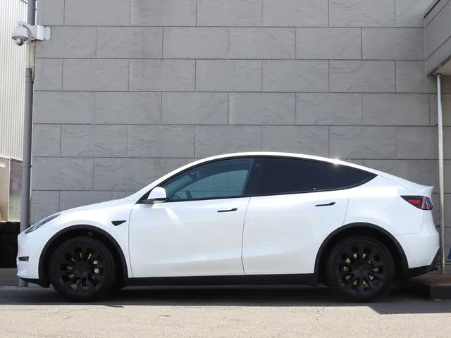 Tesla Model Y DUAL MOTOR AWD LONG RANGE 2023 — миниатюра 5