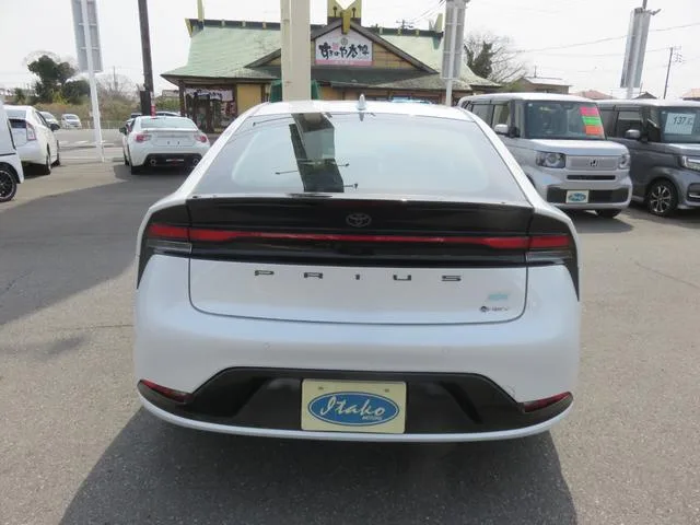 Toyota Prius Z 2024 — миниатюра 5