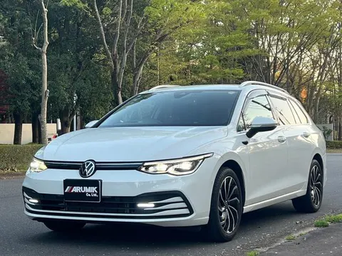 Volkswagen GOLF VARIANT 2023 buy in Moscow