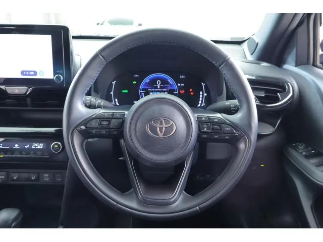 Toyota YARIS CROSS HYBRID Z 2024 — миниатюра 3