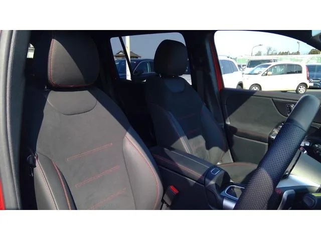 Mercedes-Benz GLB-Class GLB180 AMG LINE PACKAGE 2024 — миниатюра 4
