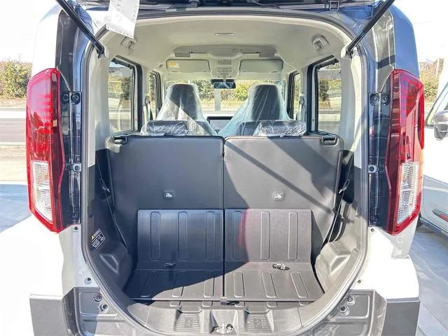 Suzuki SPACIA GEAR HYBRID XZ 2025 — миниатюра 5