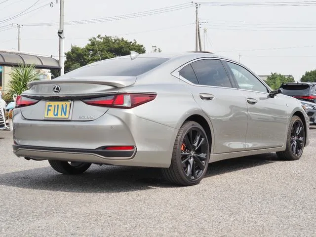 Lexus ES ES300H F SPORT 2022 — миниатюра 3