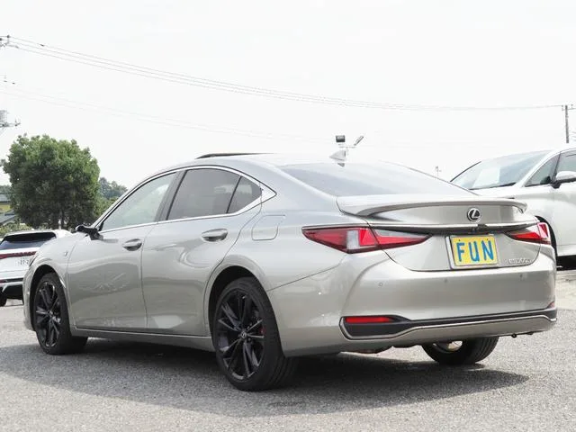 Lexus ES ES300H F SPORT 2022 — миниатюра 4