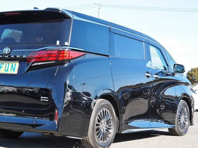 Toyota ALPHARD HYBRID EXECUTIVE LOUNGE 2023 — миниатюра 4