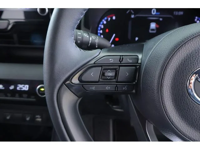Toyota YARIS CROSS Z 2023 — миниатюра 4