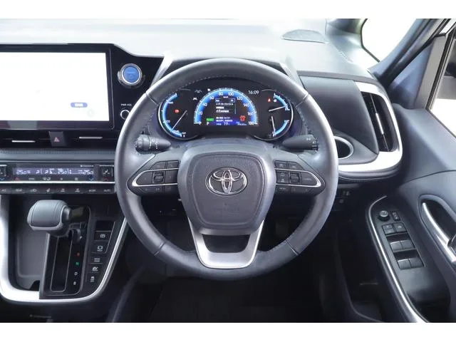 Toyota VOXY HYBRID S-Z 2023 — миниатюра 3